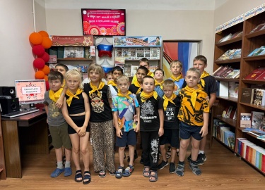 17 июля 2025г. для ребят пришкольного летнего лагеря «Весёлый улей» МБОУ СОШ №12 состоялись фольклорные посиделки «В мире нет мил...