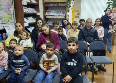 16 ноября 2024 года совершили волшебное путешествие в &laquo;Дом, где живут книги&raquo; самые маленькие гости, воспитанники второй младшей группы ...