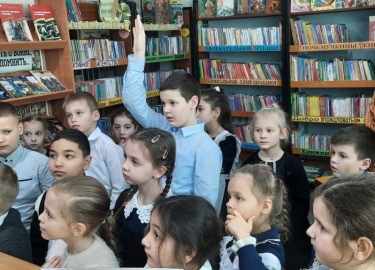 4 и 5 февраля 2025 года состоялось первое знакомство с библиотекой обучающихся МБОУ СОШ №12 1 &laquo;а&raquo; и 1 &laquo;д&raquo; классов.
