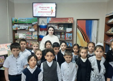 22 ноября 2024 года для обучающиеся 1 &laquo;в&raquo; класса МБОУ СОШ №12 провели к Дню матери литературно-музыкальную композицию &laquo;Прекрасен ...