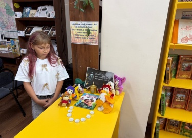 В память об &laquo;Ангелах Донбасса&raquo; работники Незлобненской детской библиотеки №7 им. А. А. Лиханова приняли у...