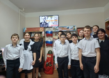 23 октября 2025 года для учащихся 6 «б» класса МБОУ СОШ №12 состоялся час мужества «Я честью и Родиной не торгую!»
