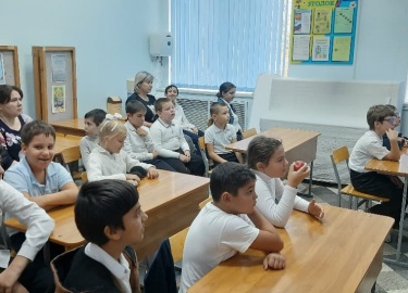 18 ноября 2025 года вместе с учащимися младшего звена ГКОУ &laquo;СКОШ №22&raquo; ст. Незлобной отметили день рождени...