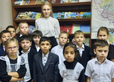 5 декабря 2024 года состоялось первое знакомство с библиотекой обучающихся 1 &laquo;г&raquo; класса МБОУ СОШ №12.
