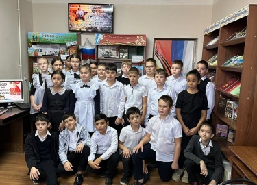 10 января 2025 года для обучающихся МБОУ СОШ №12 4 &laquo;в&raquo; класса провели час истории &laquo;Великий подвиг история хранит&raquo;
