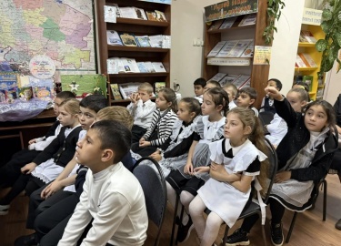 12 декабря 2025 года для обучающихся МБОУ СОШ №12 1 &laquo;б&raquo; класса провели предметный разговор &laquo;Констит...